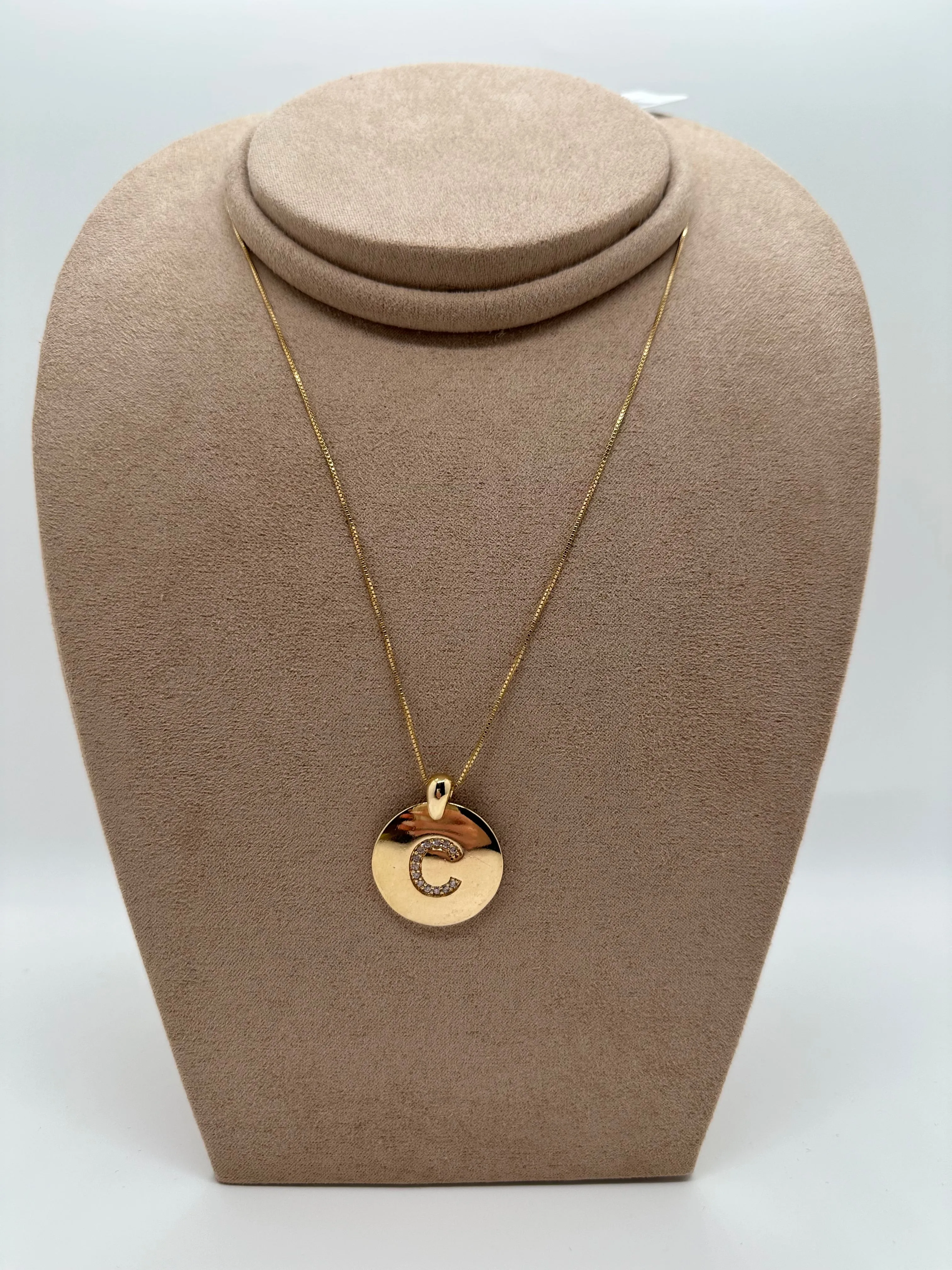 Nuria - Gold Circle Letter Semi-Jewel Necklace