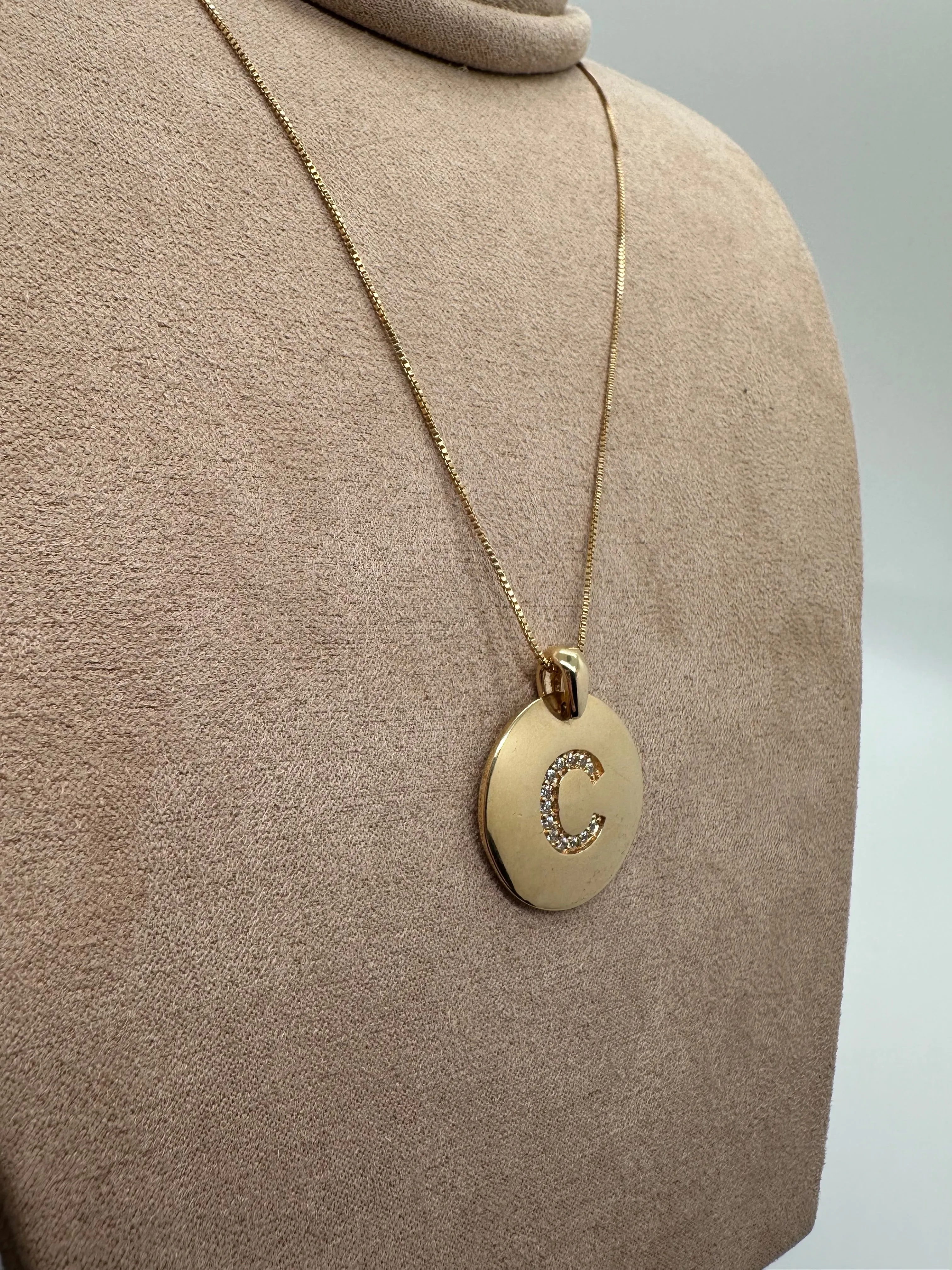 Nuria - Gold Circle Letter Semi-Jewel Necklace